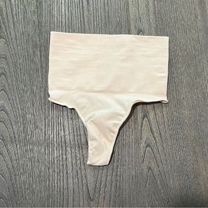 NWOT SKIMS Core Thong - Size S/M
